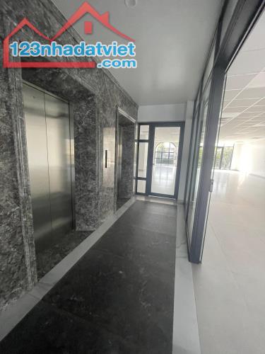 Cho thuê tầng 2, tầng 3 tòa nhà mặt phố Thống Nhất, TP Hải Dương, 300m2 1 sàn, vị trí đẹp - 1