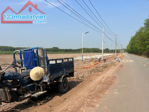 Nền đất 10*56m thổ cư 100m mặt tiền đường nhựa 12m sổ hồng sẵn