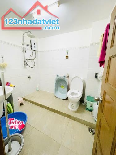 + Mặt tiền siêu hiếm Calmette, Nguyễn Thái Bình-Q1, 76m2 - 3 lầu ( 4 * 19) . Giá 46 tỉ. TL - 2