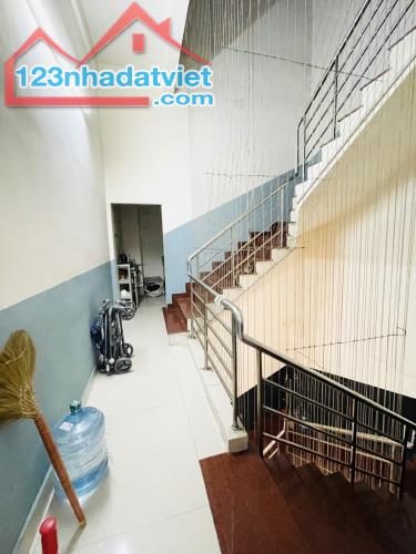 + Mặt tiền siêu hiếm Calmette, Nguyễn Thái Bình-Q1, 76m2 - 3 lầu ( 4 * 19) . Giá 46 tỉ. TL - 3