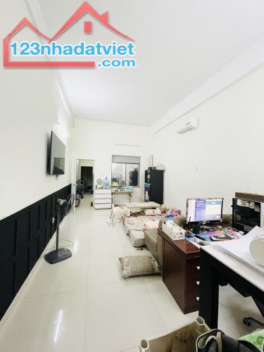 + Mặt tiền siêu hiếm Calmette, Nguyễn Thái Bình-Q1, 76m2 - 3 lầu ( 4 * 19) . Giá 46 tỉ. TL - 4