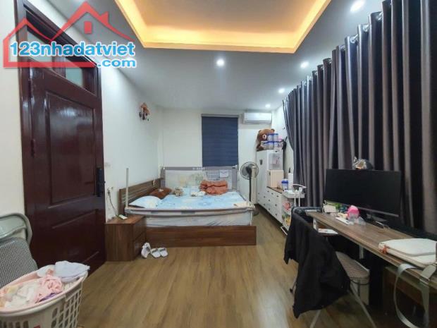 Bán nhà sát Nguyễn Ngọc Nại, quận Thanh Xuân, phân lô, ô tô lùi cửa, 30m2x6T, chỉ 6.55 tỷ