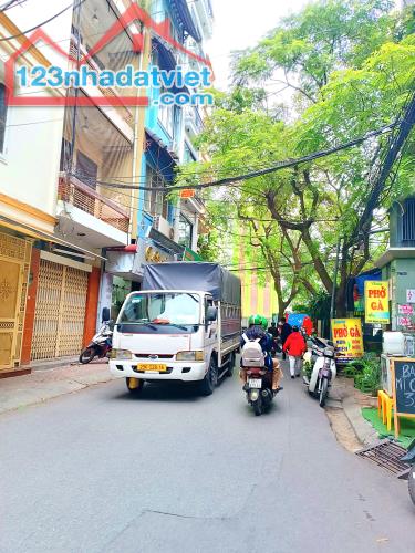 Bán nhà NGUYỄN CHÍ THANH. DT 50m 5 tầng mt 4,5m. Mặt ngõ ô tô cách phố 4 nhà - 2