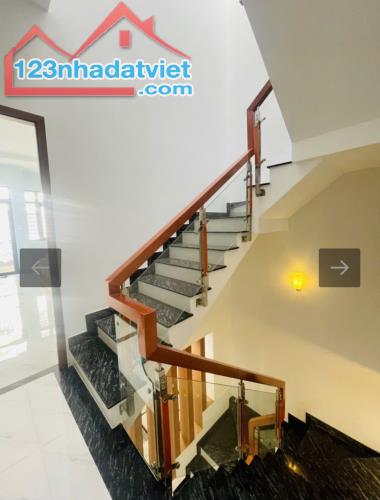 BÁN GẤP - NHÀ 3 TẦNG SIÊU ĐẸP, VỊ TRÍ VÀNG THUẬN AN, BÌNH DƯƠNG – GIÁ CHỈ HƠN 3 TỶ - 3