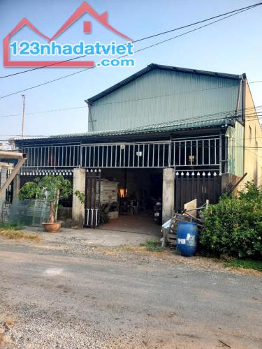 bán đất tặng nhà xưởng 202m2 đang cho thuê 5tr/tháng ở Trảng Bàng giá 660TR.