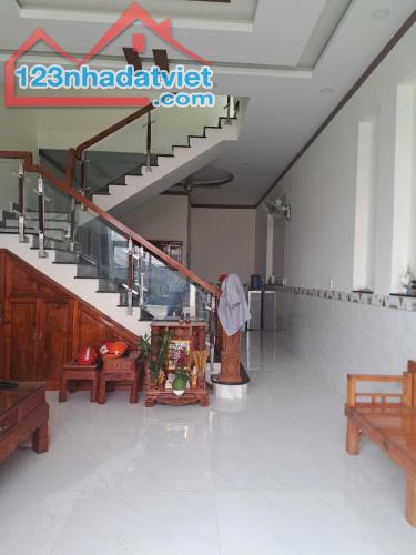 Bán nhà, Gần Ngã 4 Bình Phước, 2 tầng 3PN, ở ngay chỉ 3 tỷ nhỉnh.