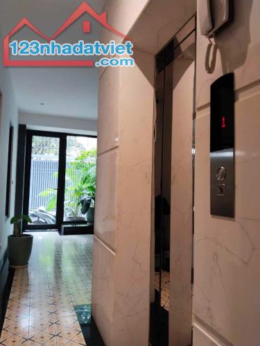 Bán tòa apartment thung lũng hoa - 120m2 x 7T - MT 10m - lô góc 2 thoáng - ô tô tránh - 3