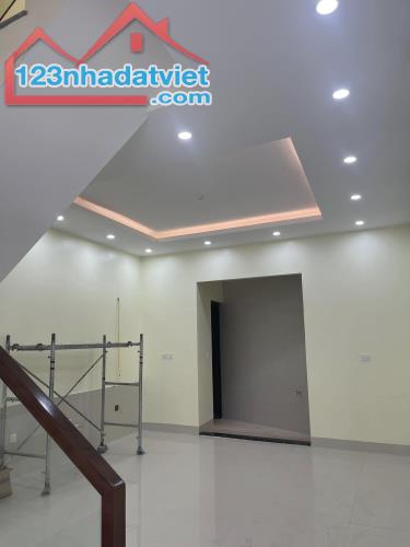 Bán Nhà 3 Tầng Ngõ 33 Cao Xanh,P.Cao Xanh. DT:54m2,MT:4.5m Rẻ Đẹp !!! - 2