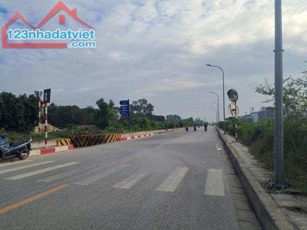 Bán đất dòng tiền 696m2 Gia Thượng Long Biên MT21m Chỉ 5.6 tỷ ô tô tránh, kinh doanh