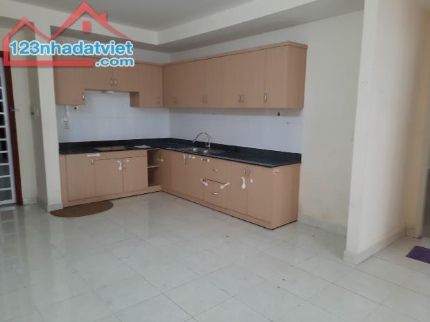 Bán căn hộ 1 phòng ở Babylon Tân Phú, 50m2, giá 2 tỷ 4, sổ lâu dài