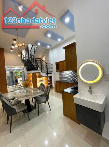 NHÀ ĐẸP - GẦN NGÃ 4 QUANG TRUNG & PHẠM VĂN CHIÊU GV - HXH SÁT NHÀ - DT 56M² - 3 TẦNG - 2