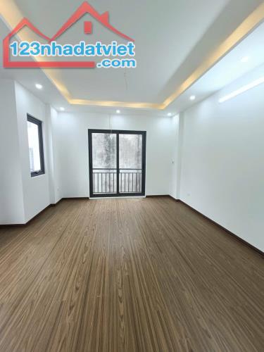 Bán nhà ngõ 651 Minh Khai - xây mới - lô góc - 31/40 m2 x 5 Tầng - SĐCC - Nhỉnh 6 Tỷ - 2