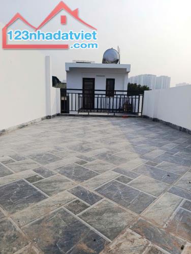 Bán nhà ngõ 651 Minh Khai - xây mới - lô góc - 31/40 m2 x 5 Tầng - SĐCC - Nhỉnh 6 Tỷ - 4