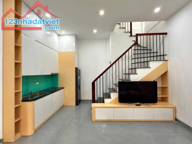 Ô TÔ ĐỖ CỬA - MẶT TIỀN RỘNG - BAN CÔNG - FULL NỘI THẤT- Thổ Quan 30m, 4 tầng, mt 4.8 m - 1