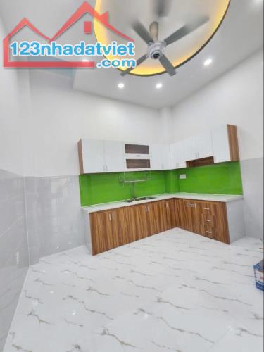 Nhà MT ĐS1 giáp Tân Phú, gần Văn Cao, Thạch Lam 4x15, 3 tầng. Chỉ 6 tỷ - 3