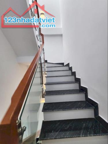 Nhà MT ĐS1 giáp Tân Phú, gần Văn Cao, Thạch Lam 4x15, 3 tầng. Chỉ 6 tỷ - 4