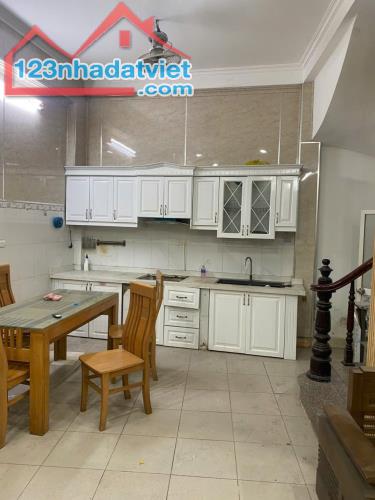 Bán nhà riêng ĐườngTrương Định, 4 tầng x 40m2, 4 ngủ, nhà dân xây, 5.8 tỷ