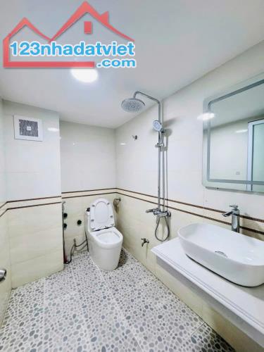 Bán nhà Dương Văn Bé, Vĩnh Tuy 15m ra ô tô, Sát Timecity, 44m x 5 tầng, tài chính 5 tỷ - 2