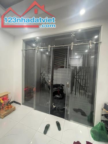 BÁN NHÀ AN SƠN HAI BÀ TRƯNG 40M2 5T MT 3.5M GIÁ 6.2 TỶ, NGÕ RỘNG, NHÀ MỚI Ở SƯỚNG. - 2