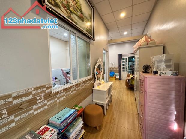 NHÀ trước mặt ĐẠI LỘ 2 - ĐỖ XUÂN HỢP, Q.9 - 200M2, CƠ HỘI dự án SIÊU thu hút! NHỈNH 19 TỶ - 3
