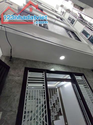 Bán nhà phố Thuỵ khuê,  DT 40m, 5T, 8,5 tỷ Tây hồ.