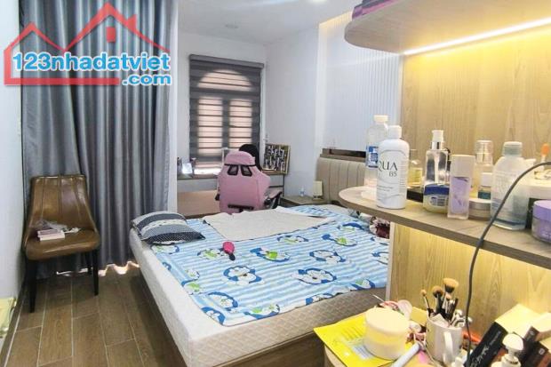 Bán nhà Nguyễn Công Hoan P.7 Phú Nhuận, 3m x 10m 2 Tầng, gần Mặt tiền - Giá 5.7 tỷ TL - 2