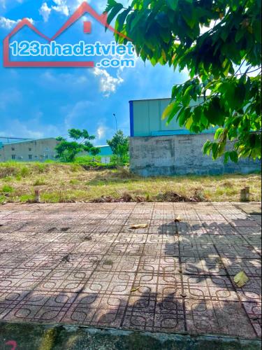 Tôi cần bán gấp lô đất đô thị 100m² ngay trung tâm hành chính Thủ Thừa, giá chỉ 1 tỷ 2xx