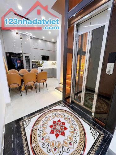 BÁN NHÀ PHÂN LÔ 5 TẦNG,ĐƯỜNG Ô TÔ,THANG MÁY NHẬPNGAY MẶT PHỐ TÔ HIỆU HÀ ĐÔNG