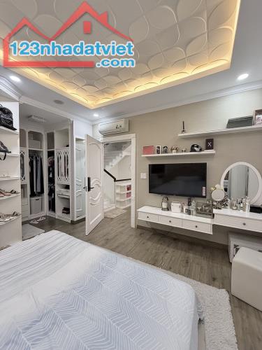 Bán nhà mặt phố phú hữu Q.9, 150m², 3 tầng, 22 tỷ, sổ đỏ. - 2