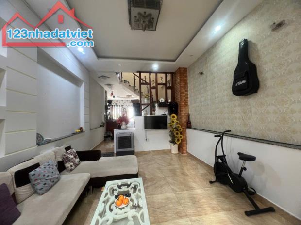MẶT TIỀN KINH DOANH CỰC ĐỈNH, GẦN PHẠM VĂN ĐỒNG, 3 TẦNG, 4,3X31 NHỈNH 16 TỶ - 5