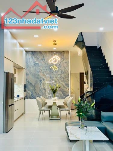 **Bán nhà 3 tầng, 4x14m, Cách Mạng Tháng 8 – P.5, Tân Bình, vị trí đẹp