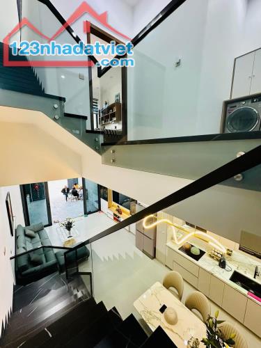 **Bán nhà 3 tầng, 4x14m, Cách Mạng Tháng 8 – P.5, Tân Bình, vị trí đẹp - 1