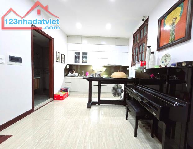 Bán nhà Phân Lô Quân đội, Hoàng Quốc Việt Cầu Giấy, Oto tránh, 129m2 x 4T, 30 tỷ. - 2