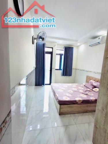 Bán nhà 5 tầng ngay trung tâm quận 5 - 40M² - Hẻm xe hơi - 3