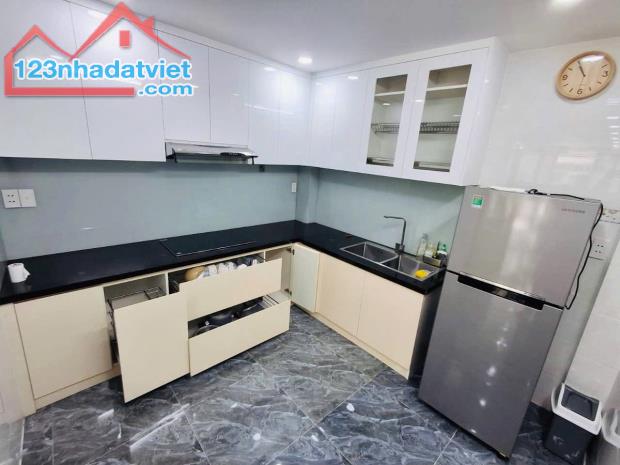 Bán nhà 5 tầng ngay trung tâm quận 5 - 40M² - Hẻm xe hơi - 4