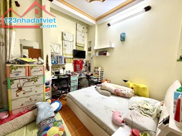 HẺM 10M THÔNG - GẦN CHỢ AN NHƠN - 50M2 (5x10) - TRỆT LẦU - VỪA Ở VỪA KD - SỔ VUÔNG - CHỈ - 3