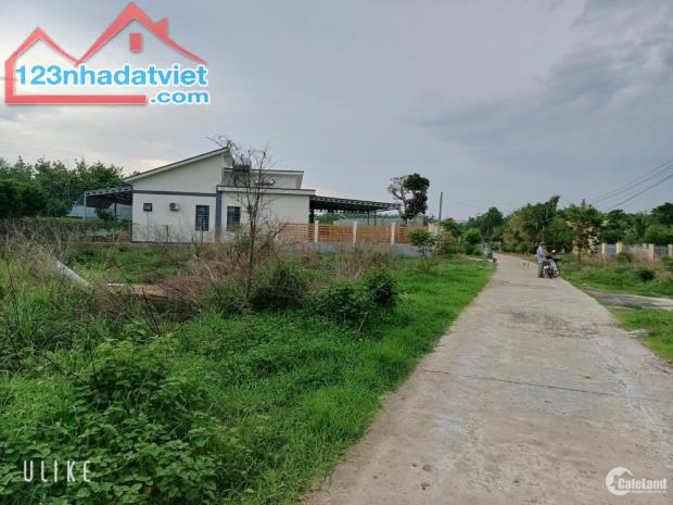 CẦN BÁN NHANH 25X45= 1125M2 ĐẤT ĐỐI DIỆN TRƯỜNG HỌC GẦN KCN TIỆN MỞ QUÁN CHÈ. GIÁ 180 TRIỆ