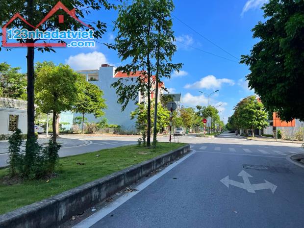 Bán lô nhà vườn mặt phố Nguyễn Cao, KĐT Tuệ Tĩnh, TP Hải Dương, 93.2m2, ngay ngã 4 - 3