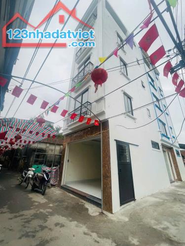 Bán nhà mặt phố Hạ Hồi, Tân Lập 32m2 x5 tầng. Cạnh Vinhomes Đan Phượng. Lô góc Ôtô vào nhà