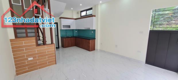 Bán nhà mặt phố Hạ Hồi, Tân Lập 32m2 x5 tầng. Cạnh Vinhomes Đan Phượng. Lô góc Ôtô vào nhà - 1