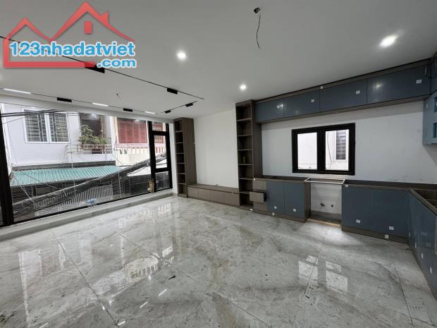 Lô góc Hồng Mai,Ở ngay,Có Gara, Đủ tiện nghi.DT 42m,MT 6.8m,6 tầng TM.Giá 17,5 tỷ - 2