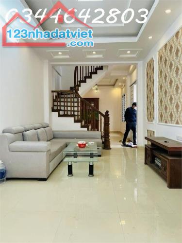 Nhỉnh 5 tỷ căn nhà 3 tầng x 35m2 -NGÕ 122 KIM GIANG- ĐẠI KIM (đi bộ đi học )