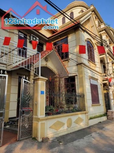 Bán biệt thự Gia thượng 316m MT6.5m 16.9 tỷ ô tô tránh, sầm uất