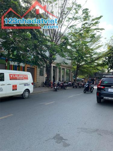 Bán nhanh 13,5 tỷ Mặt tiền căn góc đường số12 gần Gò Dưa 130m3 đang cho thuê gần 20tr