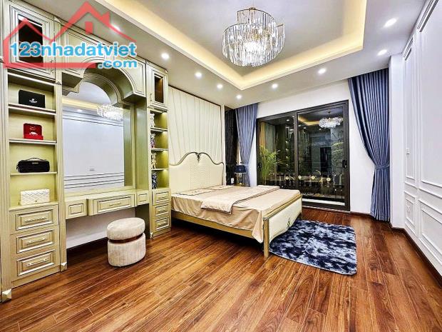 MỚI TINH _ 46m * 5tâng  + THANG MÁY + SÁT Trung tâm - 4