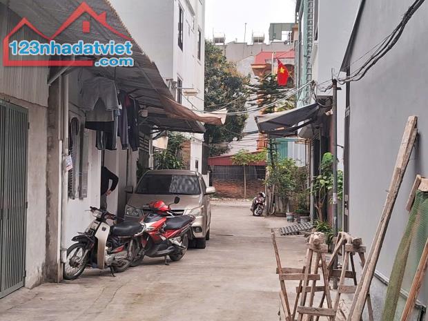 BÁN NHÀ PHỐ BÁT KHỐI LONG BIÊN - Ô TÔ ĐỖ CỔNG 10M RA Ô TÔ TRÁNH - KHÔNG GIAN CỰC THOÁNG - 2