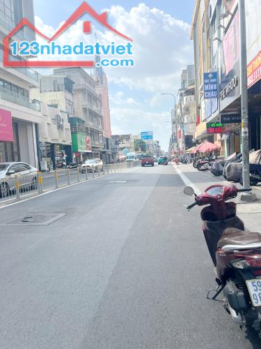 Nhà 4 tầng mặt tiền đường Hai Bà Trưng P.Võ Thị Sáu, Q3 - 1