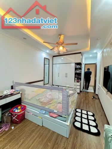 Bán nhà riêng chính chủ 5 tầng phố Cự Lộc giá 7.3 tỷ - 1