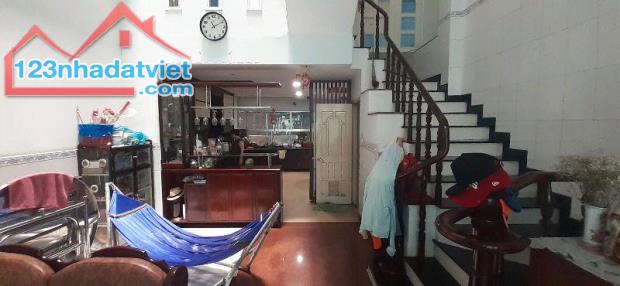 Bán biệt thự Quận 2 - 6 phòng ngủ - Đường ô tô tránh nhau - 3