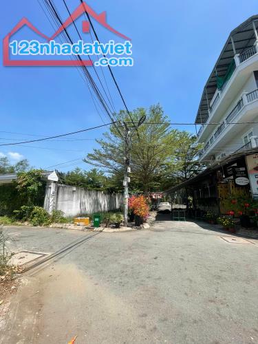 Bán Đất Phước Kiển Góc 2MT đường 7m 6 x 16 sổ riêng giá 5.6 tỷ XD Tự Do Ngay UBND Xã